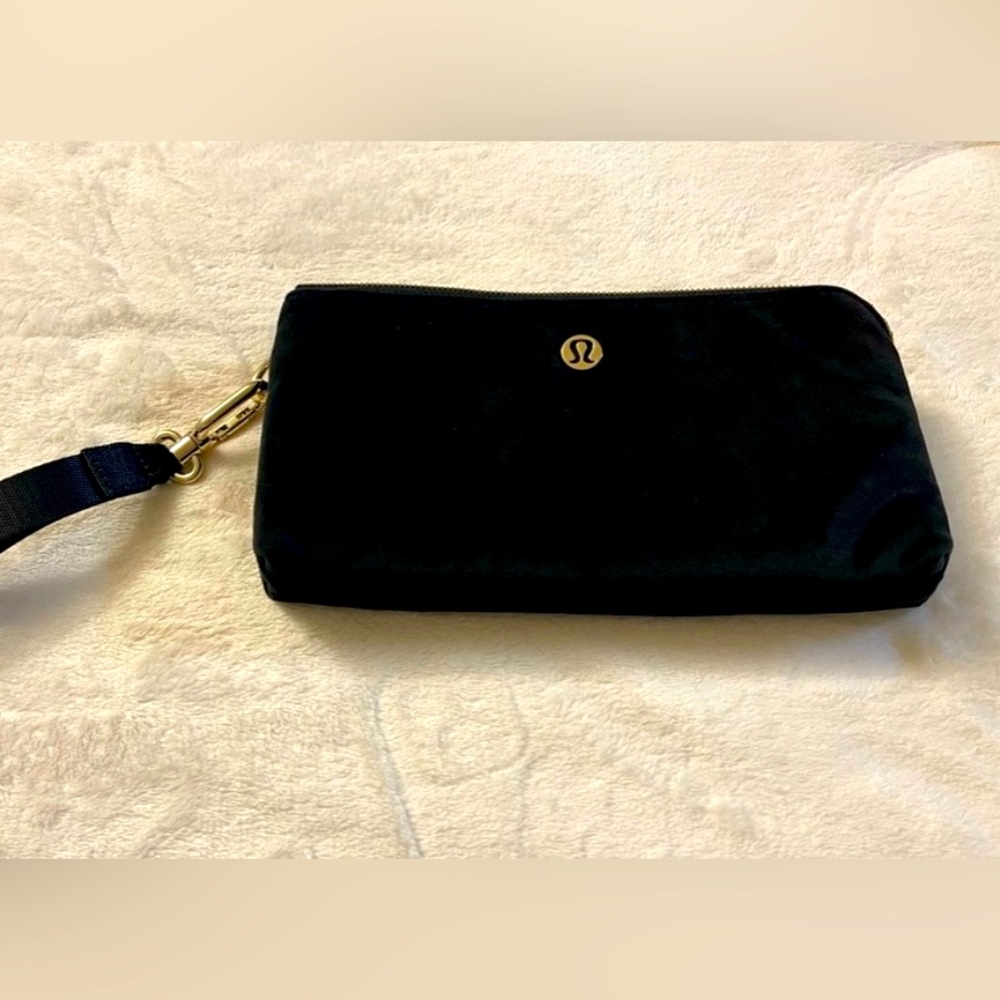 Lululemon Curved Wristlet Velour in Black